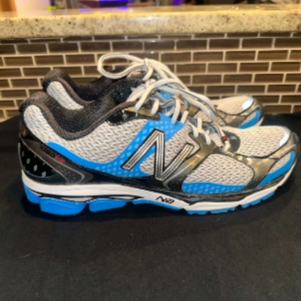New Balance Men's 1080 V2 Running Shoes. Size 10